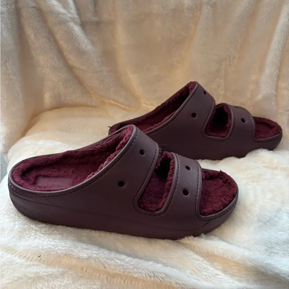Crocs Unisex Burgundy Lined Sandals EUC